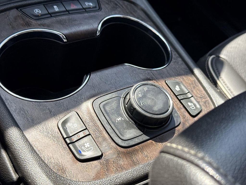 Used 2023 GMC Acadia Denali FWD image 37