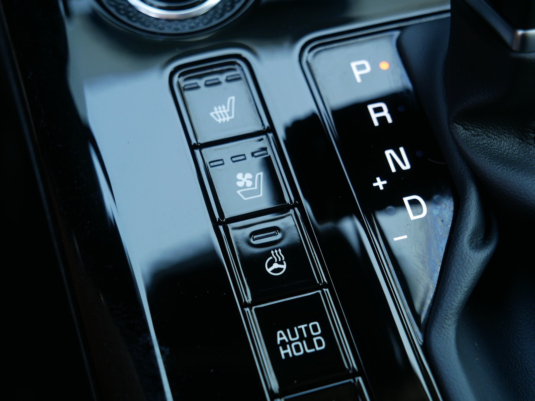 Certified 2025 Kia Niro SX Touring FWD image 33
