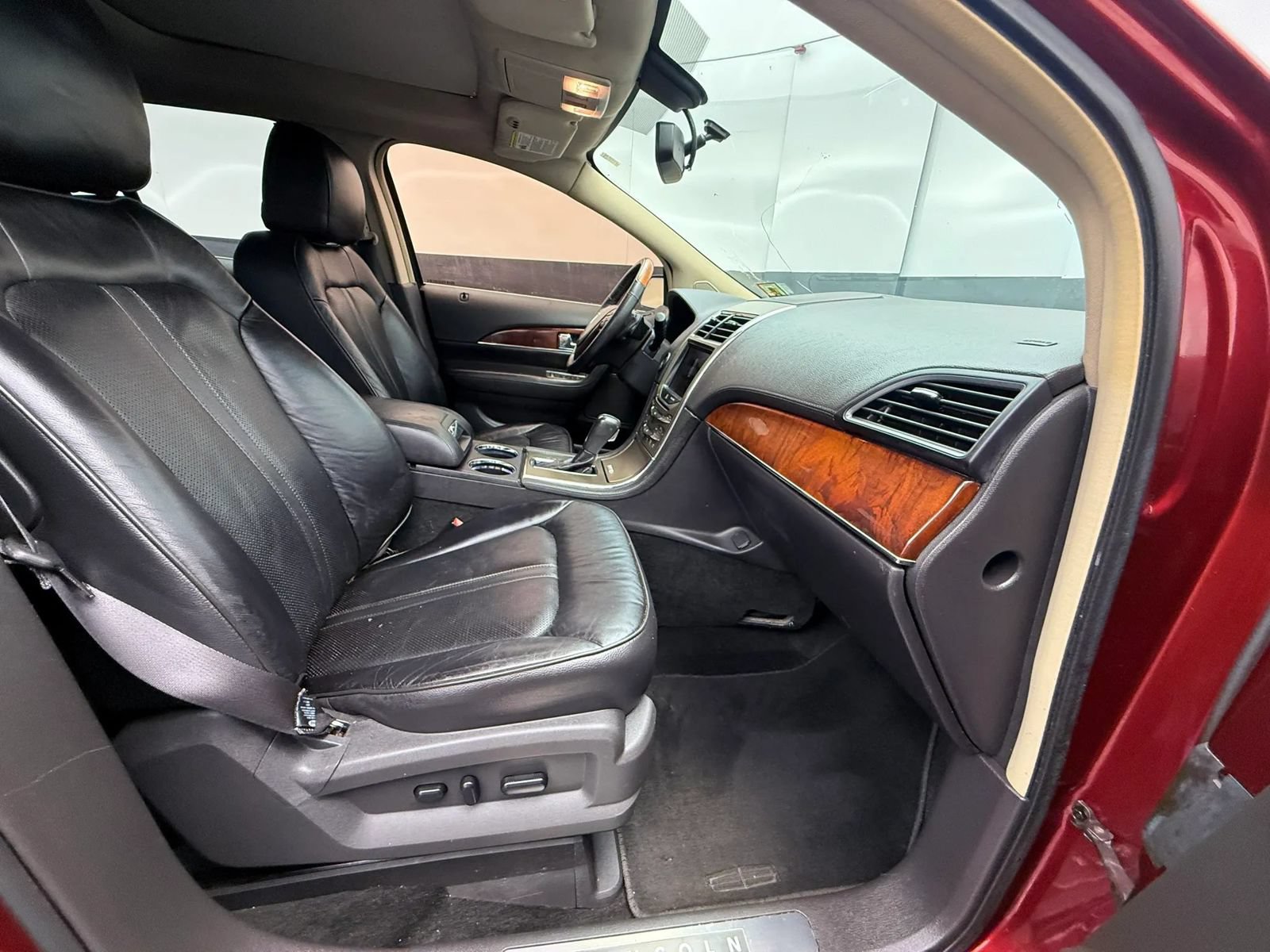 Used 2014 Lincoln MKX AWD w/ Equipment Group 102A image 24