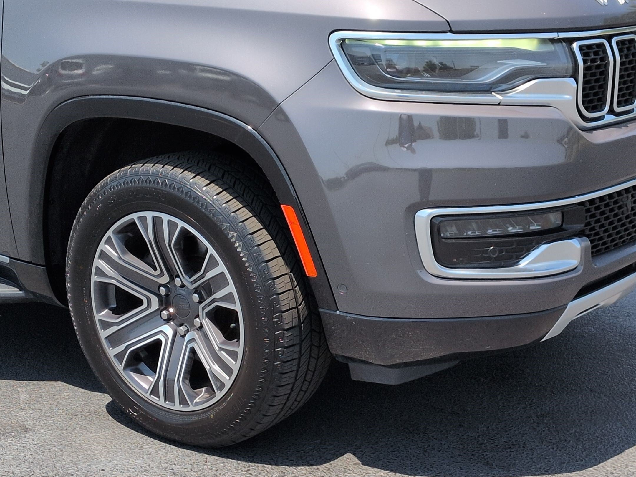 Used 2024 Jeep Wagoneer Series II AWD/4WD image 9