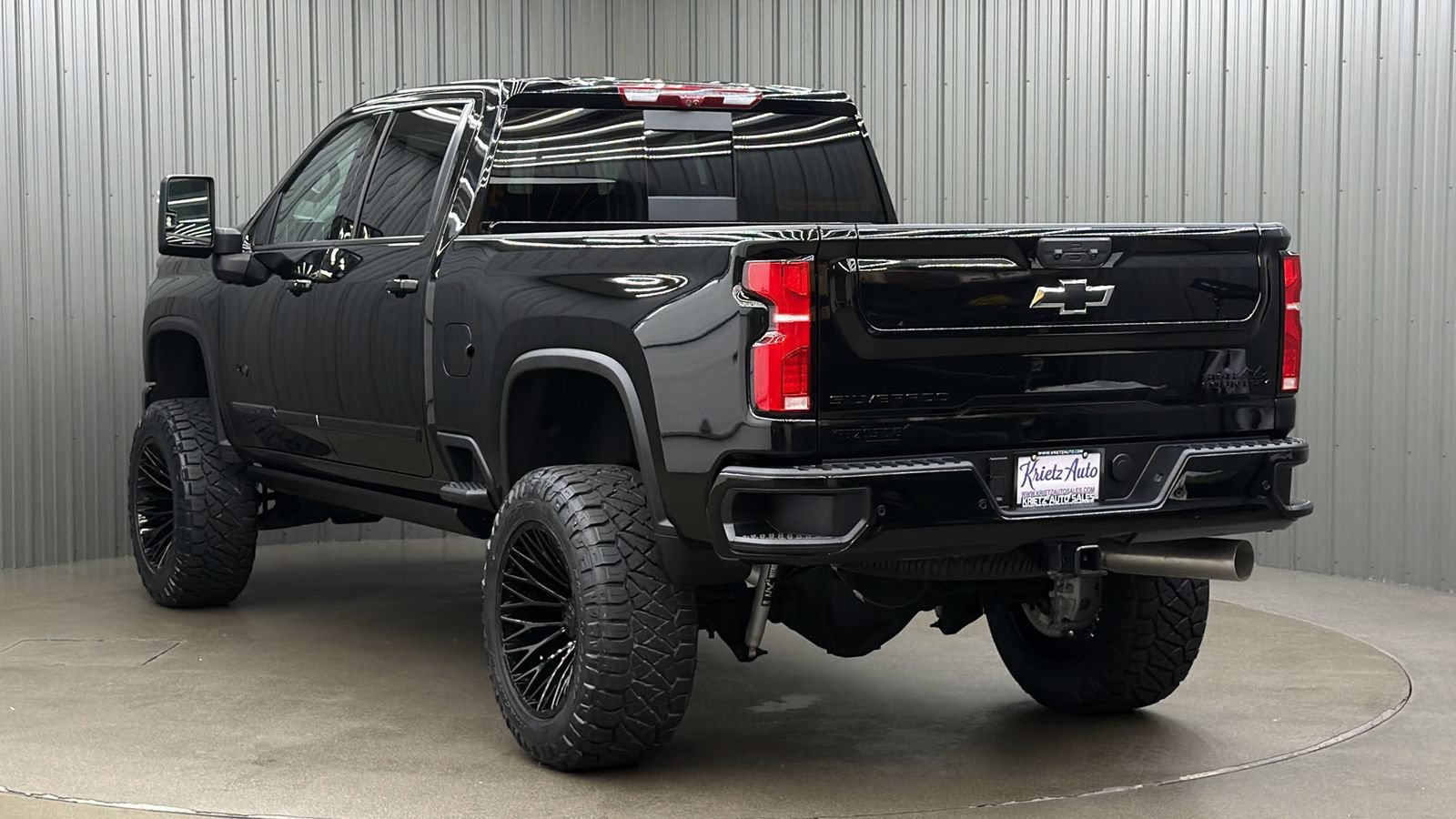 Used 2026 Chevrolet Silverado 2500 High Country w/ High Country Premium Package AWD/4WD image 3