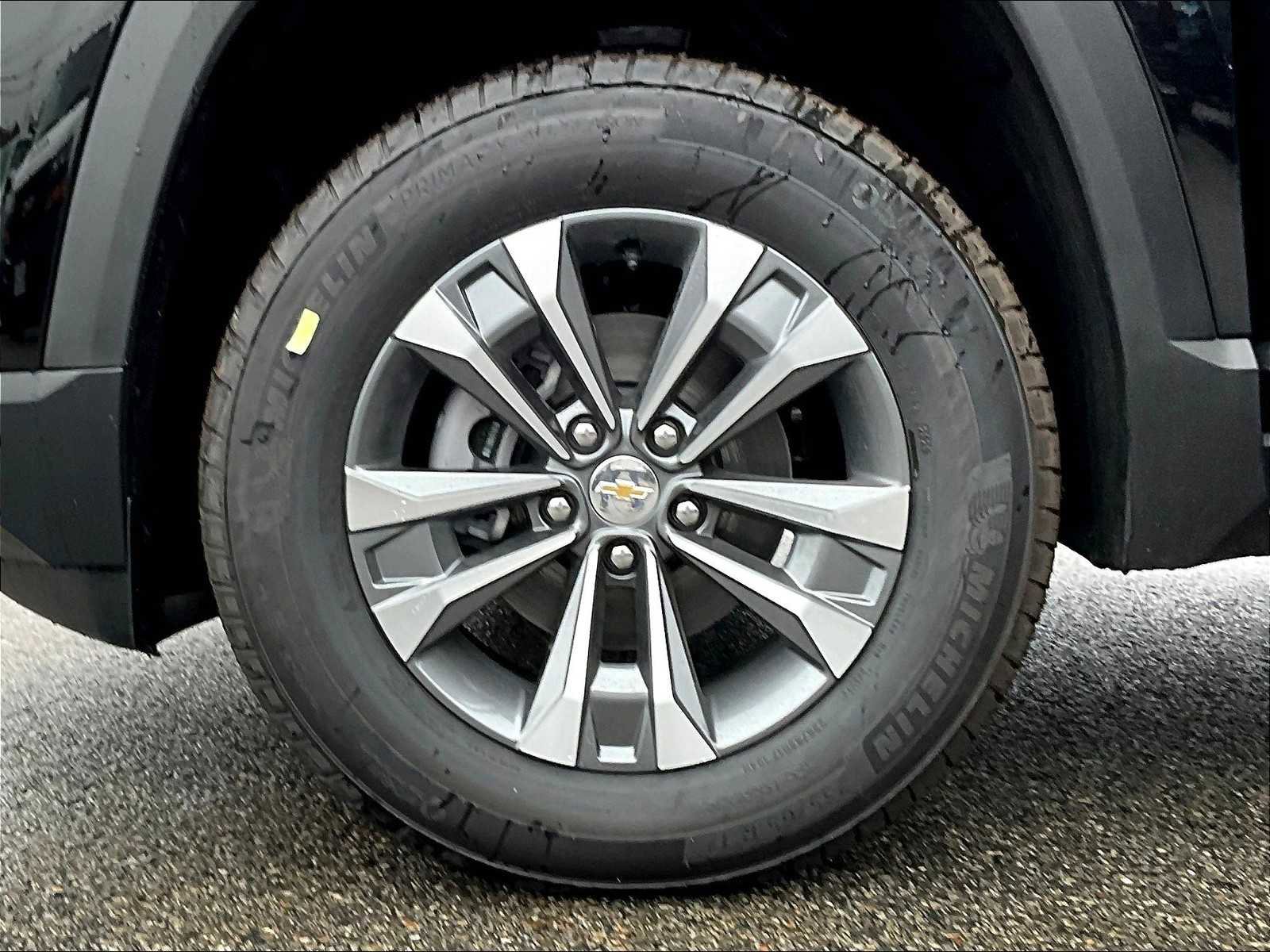 New 2026 Chevrolet Equinox LT w/ LPO, Floor Liner Package image 8