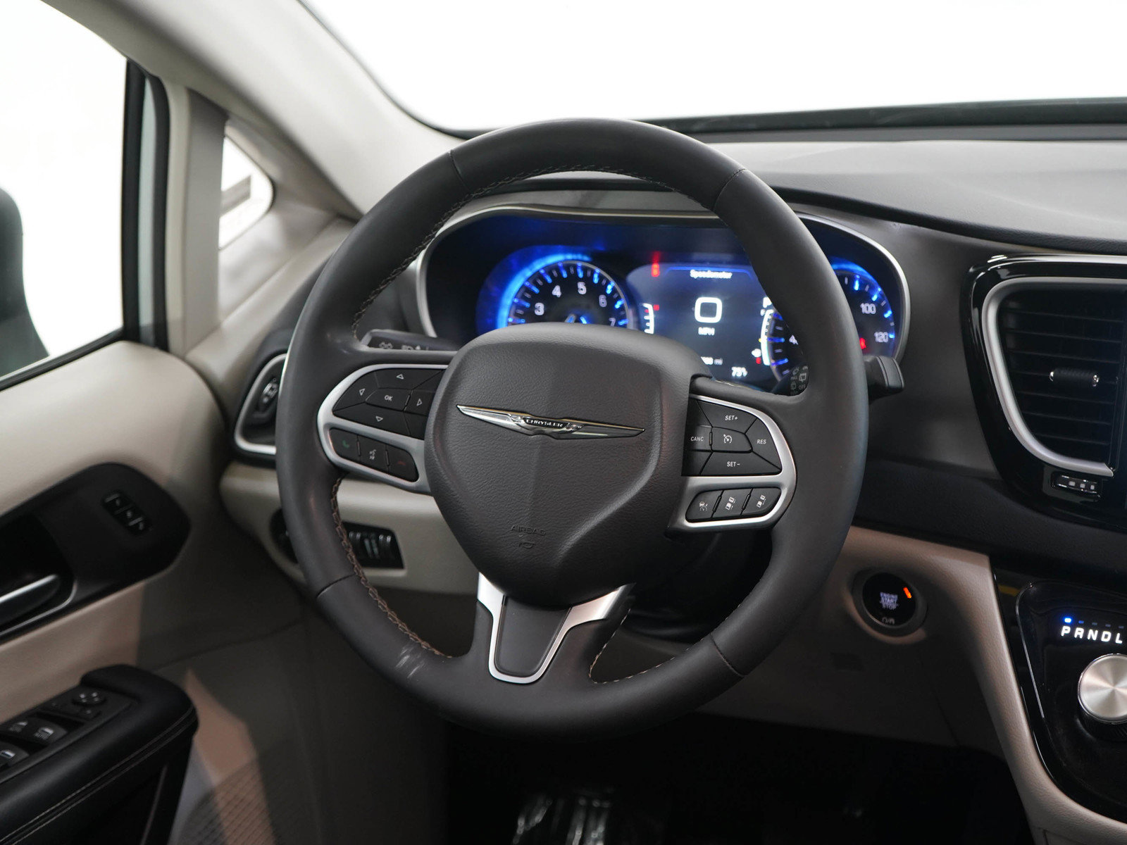 Used 2023 Chrysler Pacifica Touring-L FWD image 15