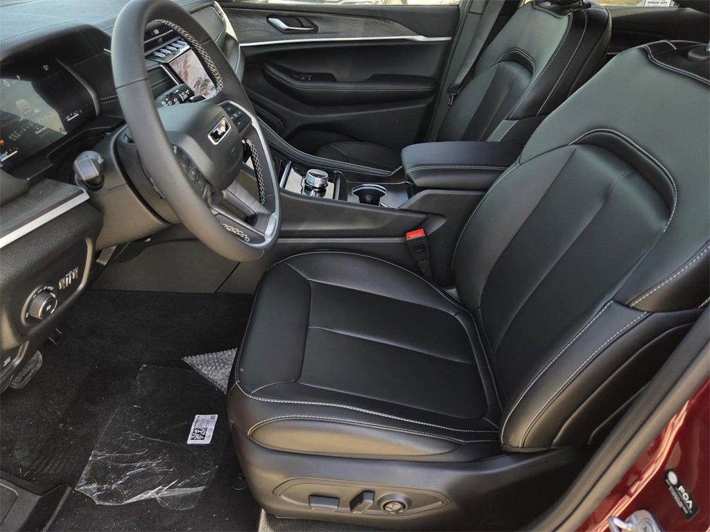 New 2025 Jeep Grand Cherokee Limited w/ Black Appearance Package image 16