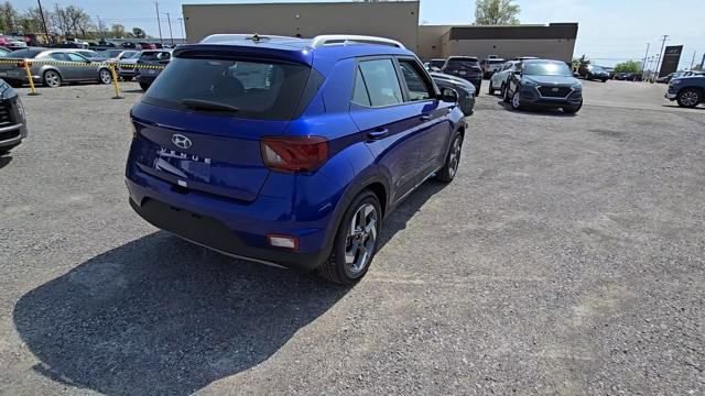 Used 2025 Hyundai Venue Limited FWD image 6