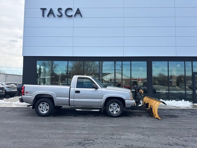 Used 2006 Chevrolet Silverado 1500 LT w/ Light Duty Power Package image 2