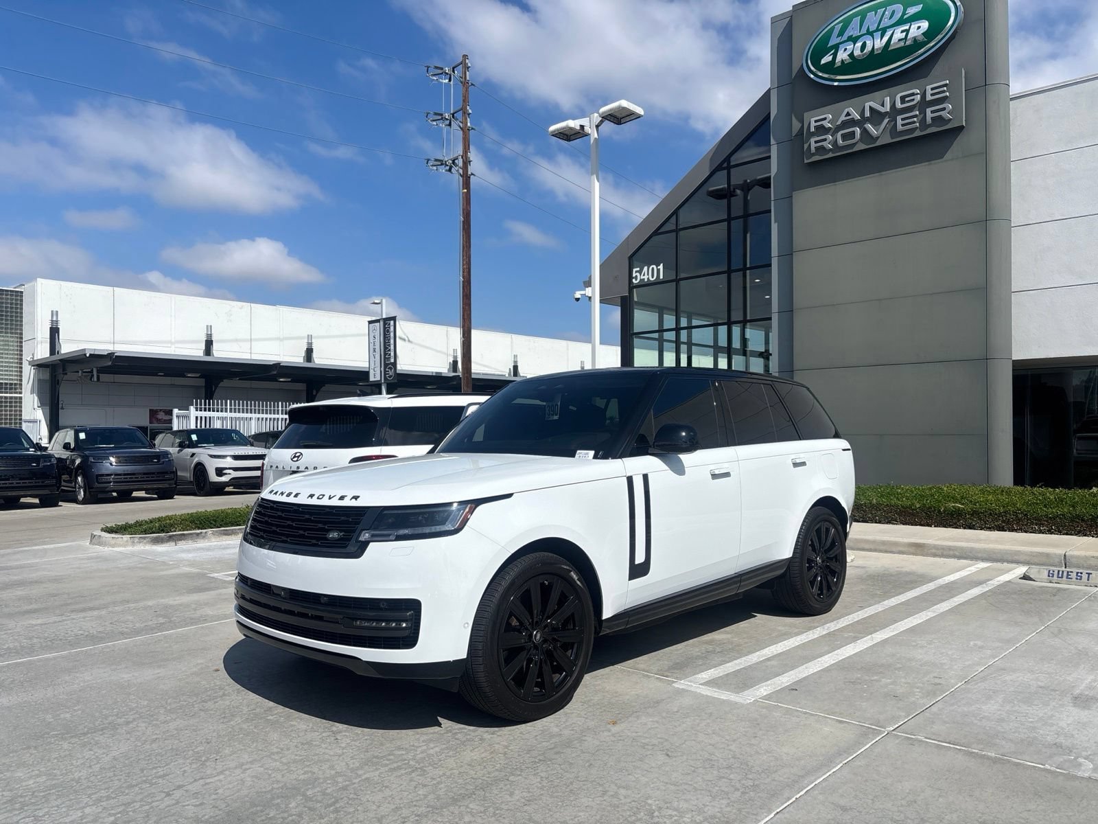 Used 2025 Land Rover Range Rover SE