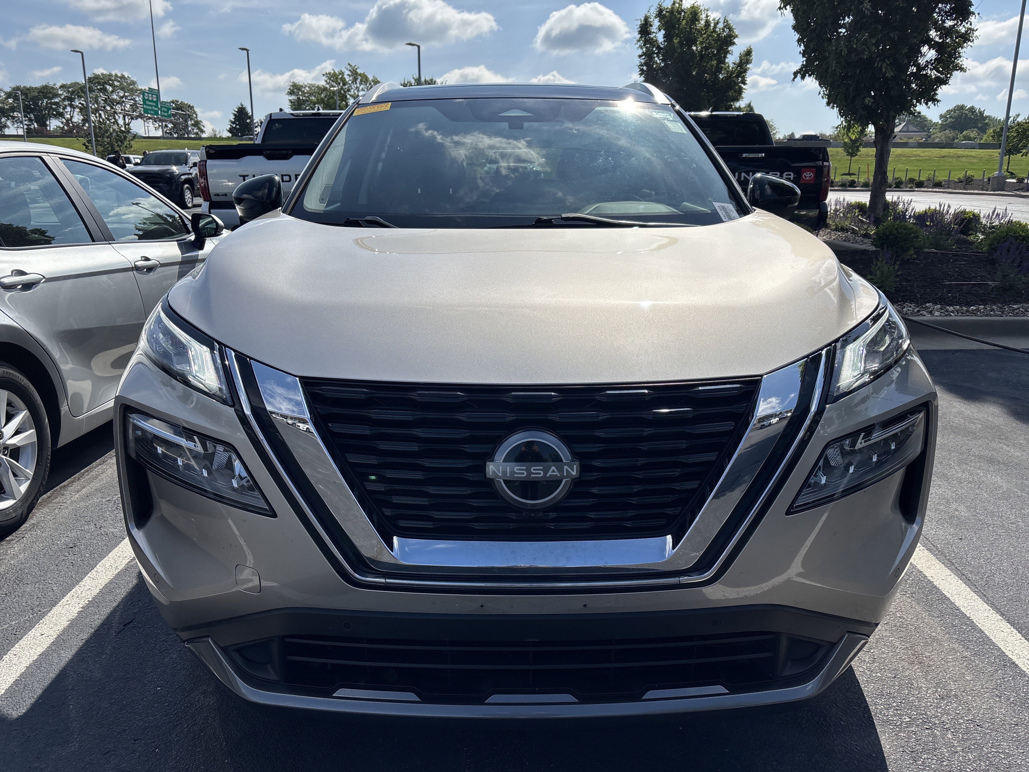 Used 2023 Nissan Rogue SL w/ SL Premium Package FWD image 5