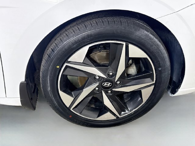Used 2022 Hyundai Elantra Limited FWD image 31