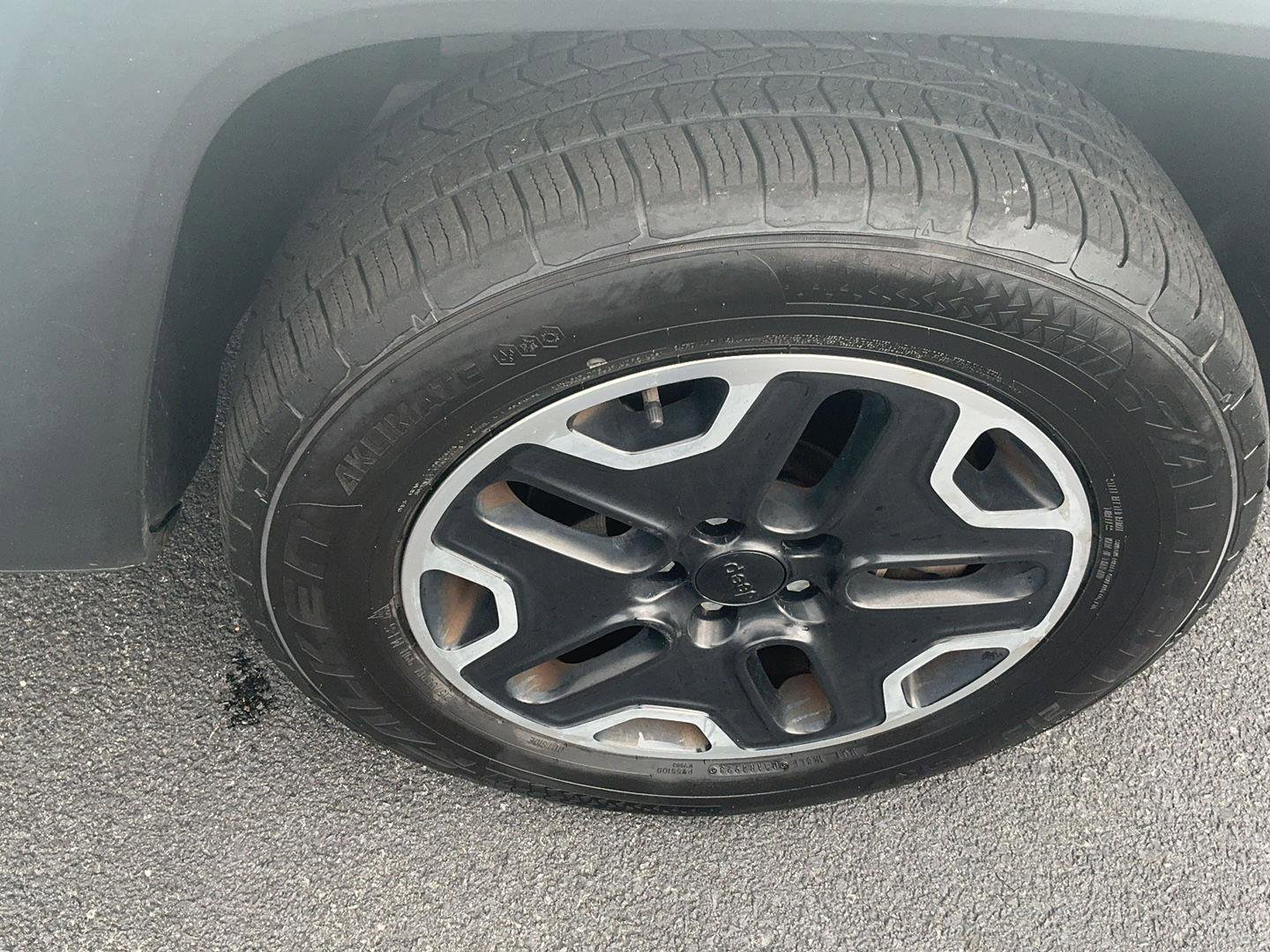 Used 2016 Jeep Renegade Trailhawk AWD/4WD image 5