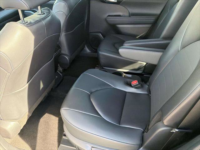 Certified 2025 Toyota Highlander XLE FWD image 28