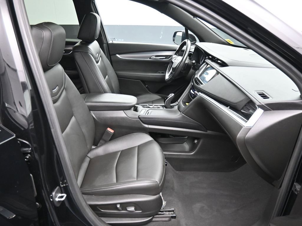 Used 2023 Cadillac XT6 Luxury image 27