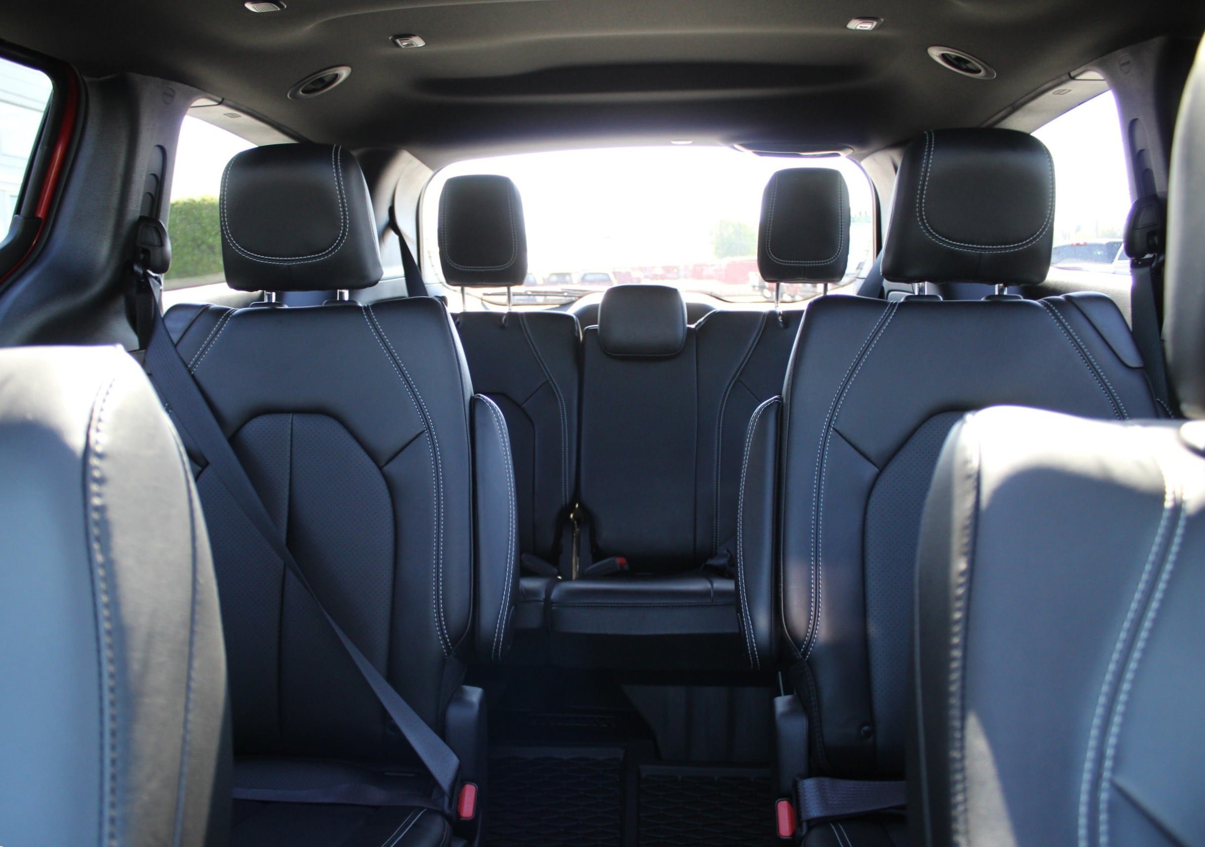 Used 2025 Chrysler Pacifica Select w/ Fav Edition Package FWD image 35