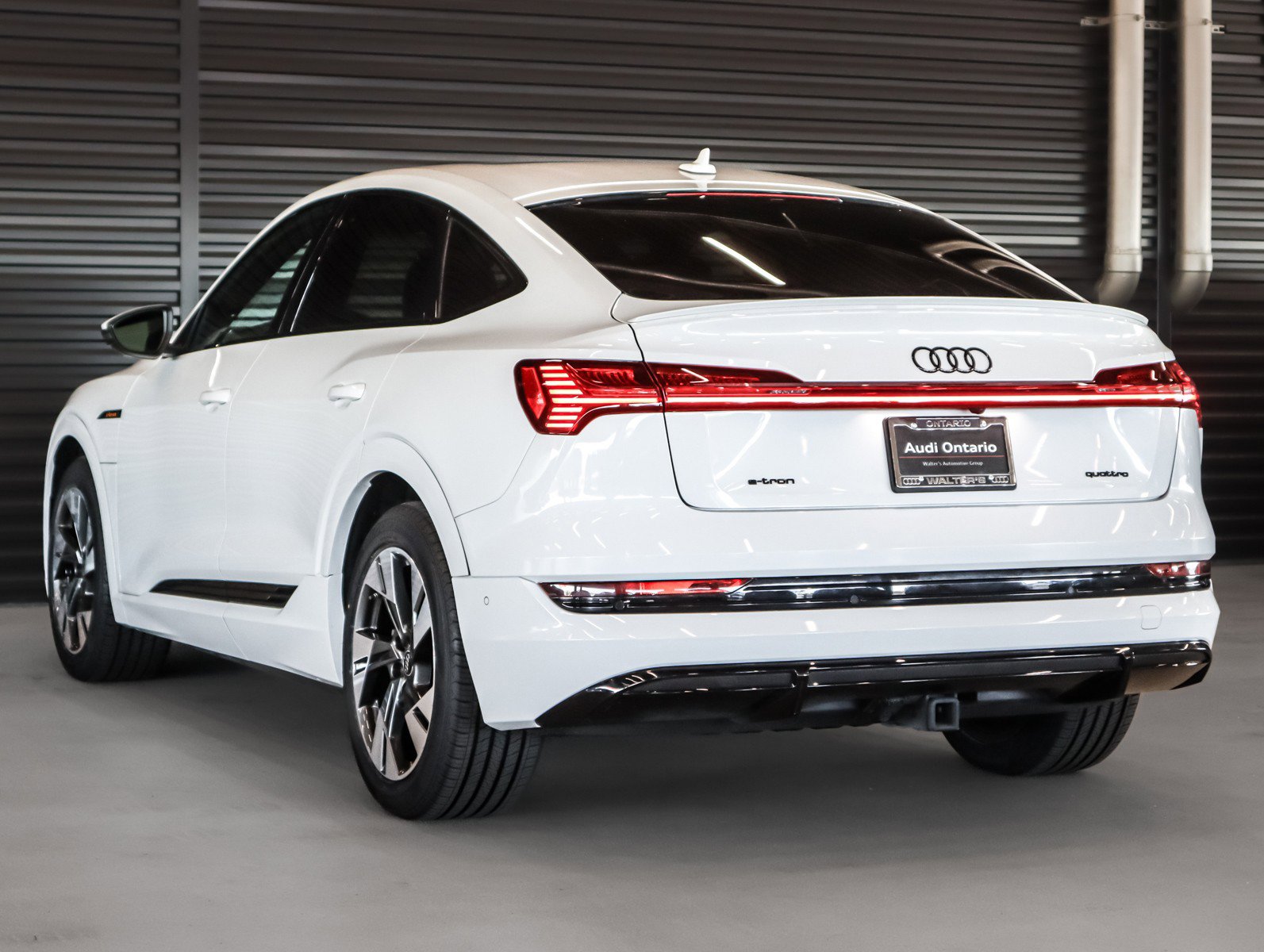Used 2023 Audi e-tron Premium w/ Convenience Plus Package image 2