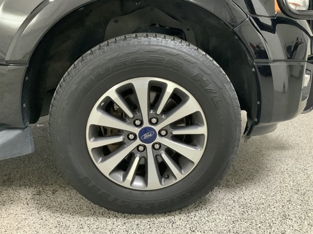 Used 2017 Ford Expedition XLT AWD/4WD image 12