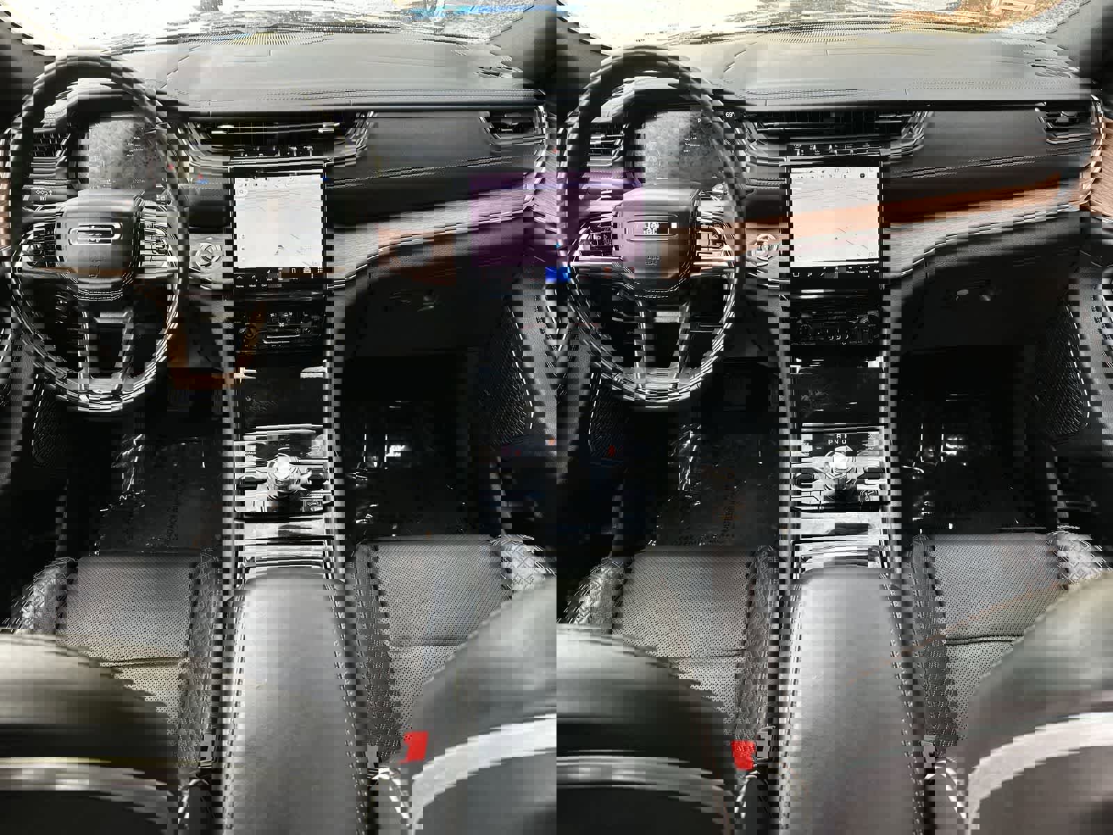 Used 2023 Jeep Grand Cherokee Summit w/ Luxury Tech Group V image 9