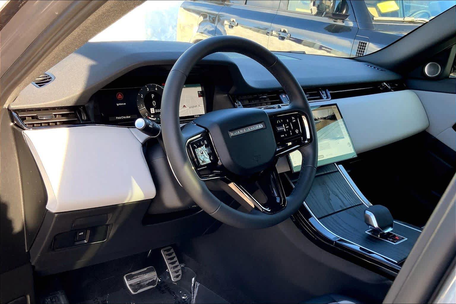Used 2026 Land Rover Range Rover Evoque Dynamic SE AWD/4WD image 33