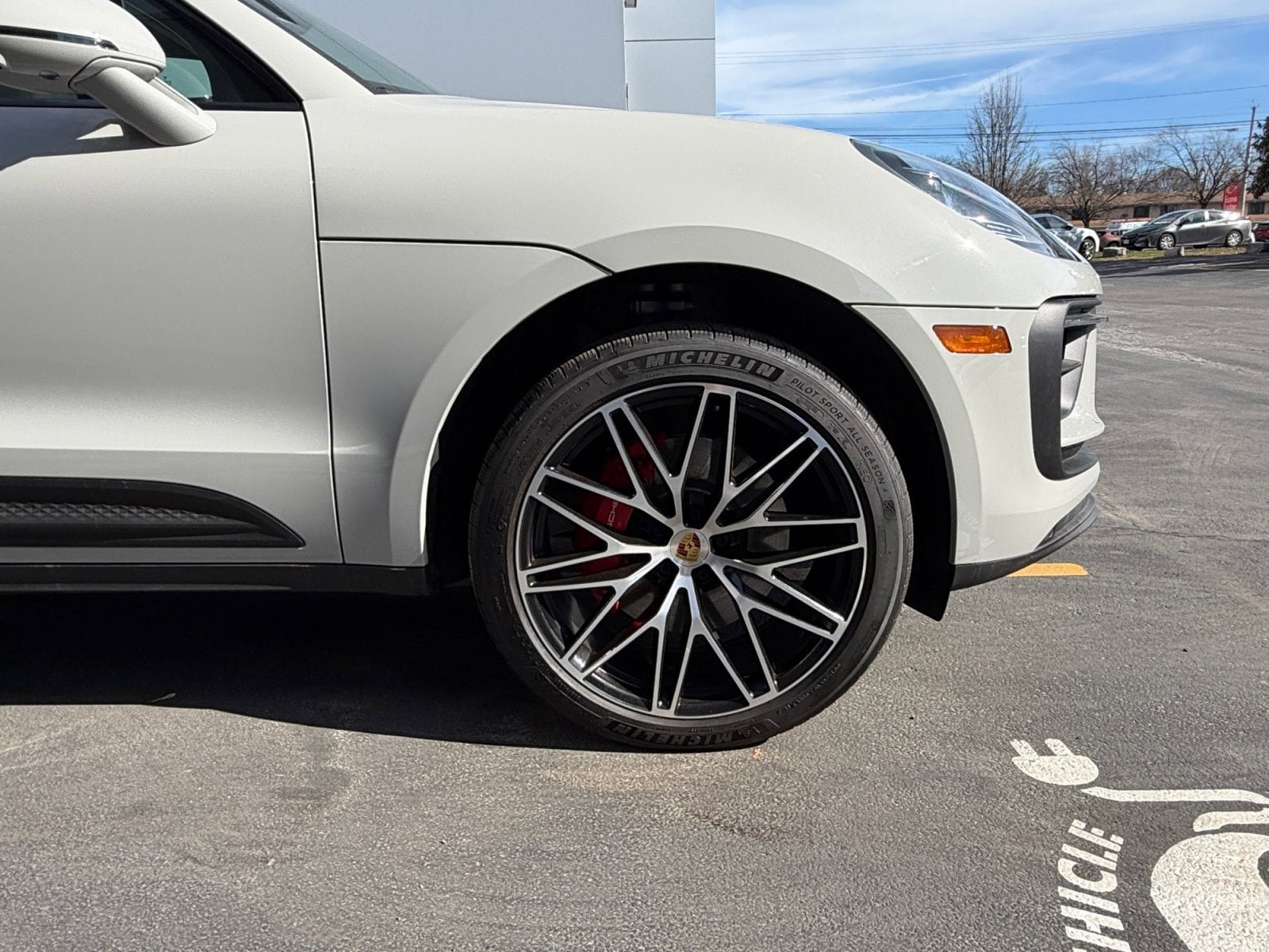 Certified 2025 Porsche Macan S AWD/4WD image 40
