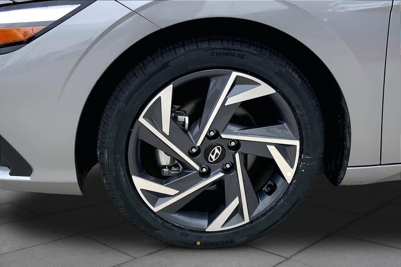 Used 2025 Hyundai Elantra Sport w/ Cargo Package FWD image 11