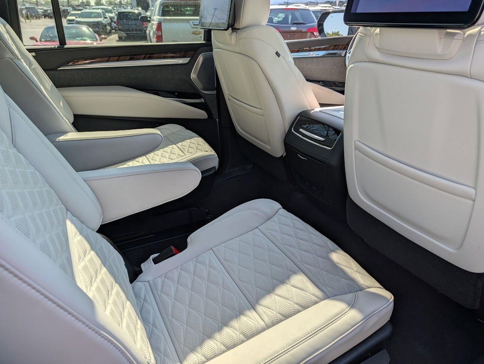 New 2026 Cadillac Escalade ESV Platinum Sport w/ LPO, ONYX Package AWD/4WD image 32