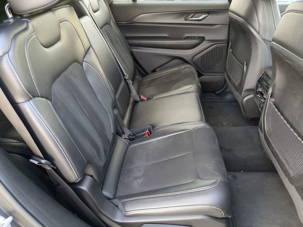 Used 2024 Jeep Grand Cherokee L Laredo image 29