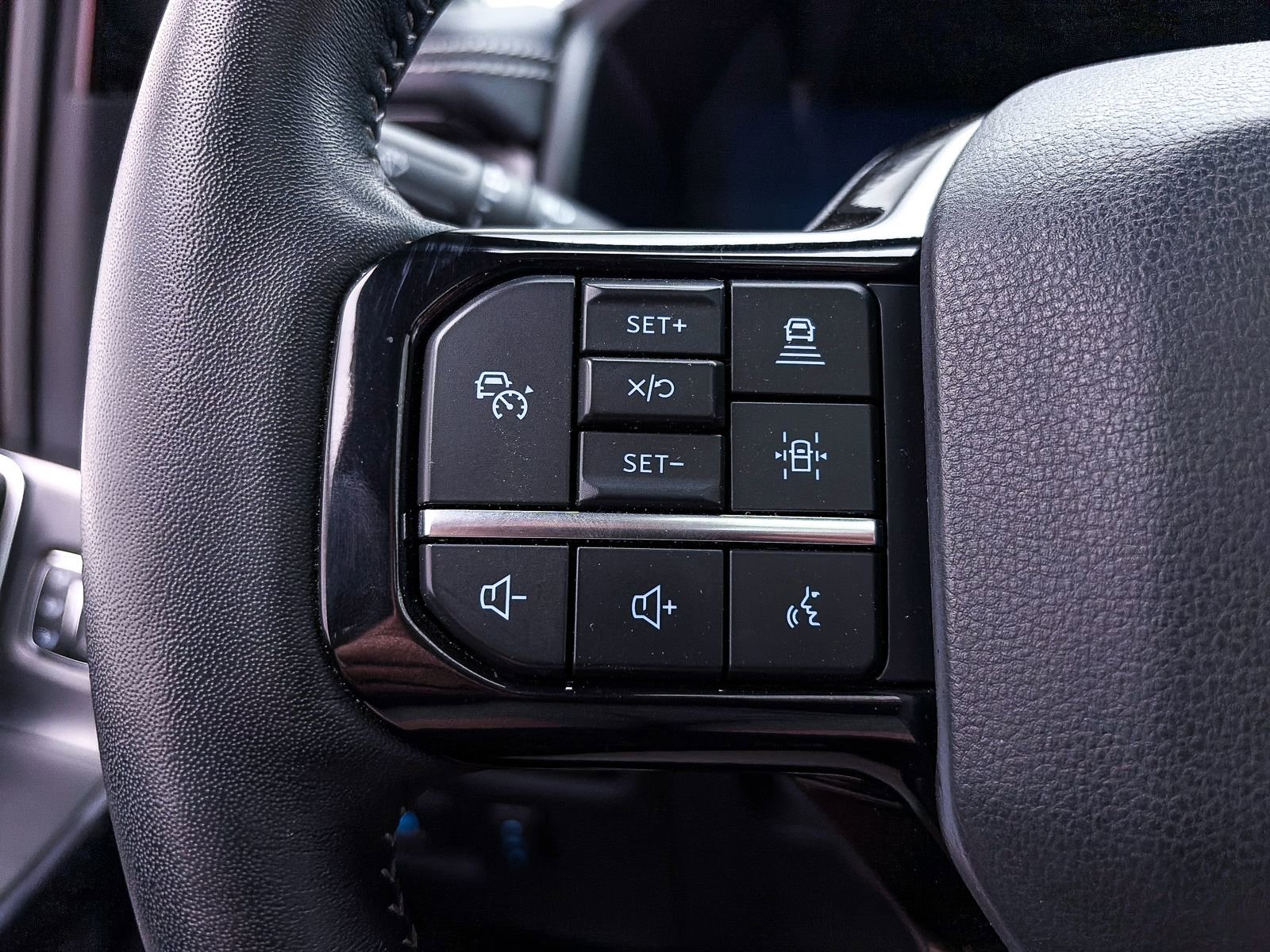 Used 2023 Ford F150 Lightning Platinum image 39