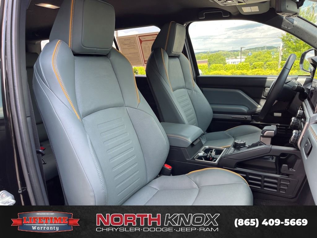 Used 2025 Toyota 4Runner Trailhunter AWD/4WD image 27