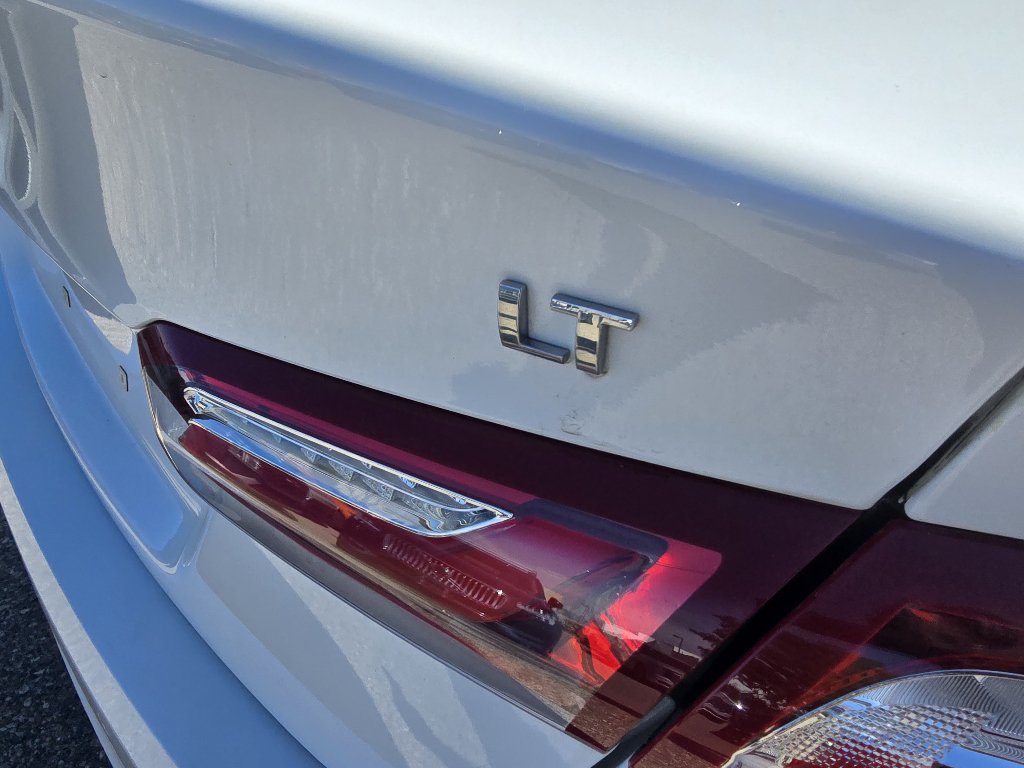 Used 2022 Chevrolet Malibu LT FWD image 12