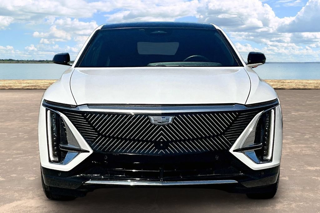 Used 2024 Cadillac Lyriq Luxury RWD image 2