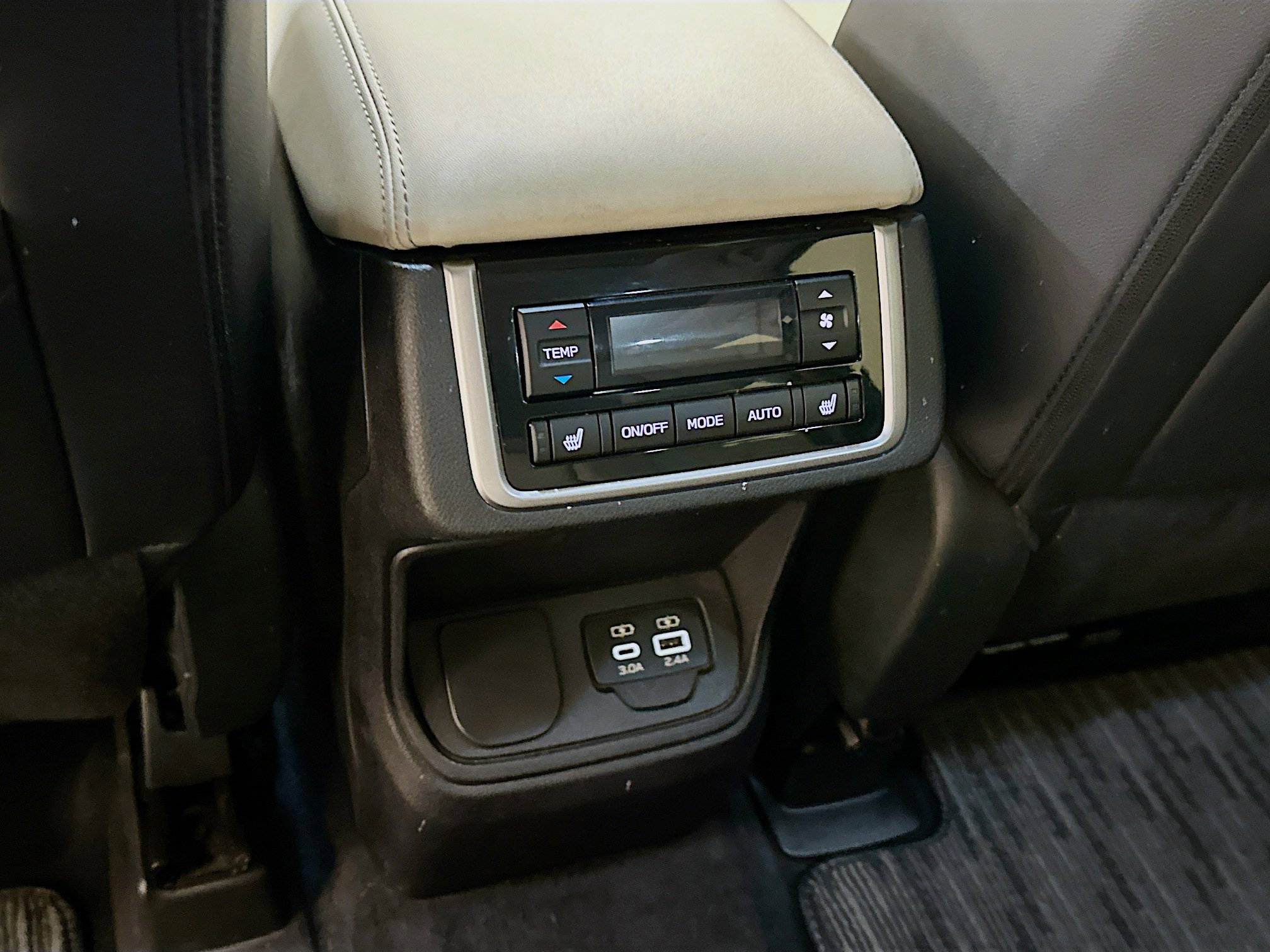 Used 2023 Subaru Ascent Limited w/ Technology Package image 29