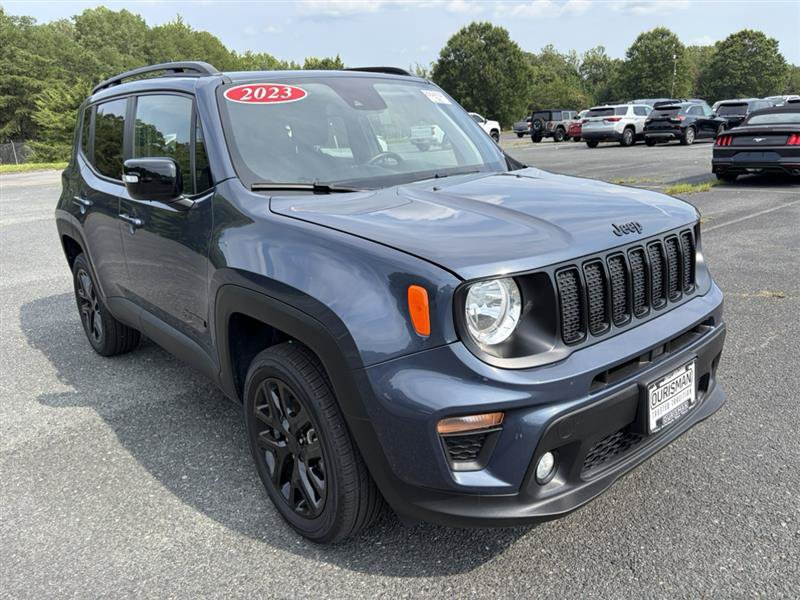 Used 2023 Jeep Renegade Altitude w/ Sun/Sound Group AWD/4WD image 3