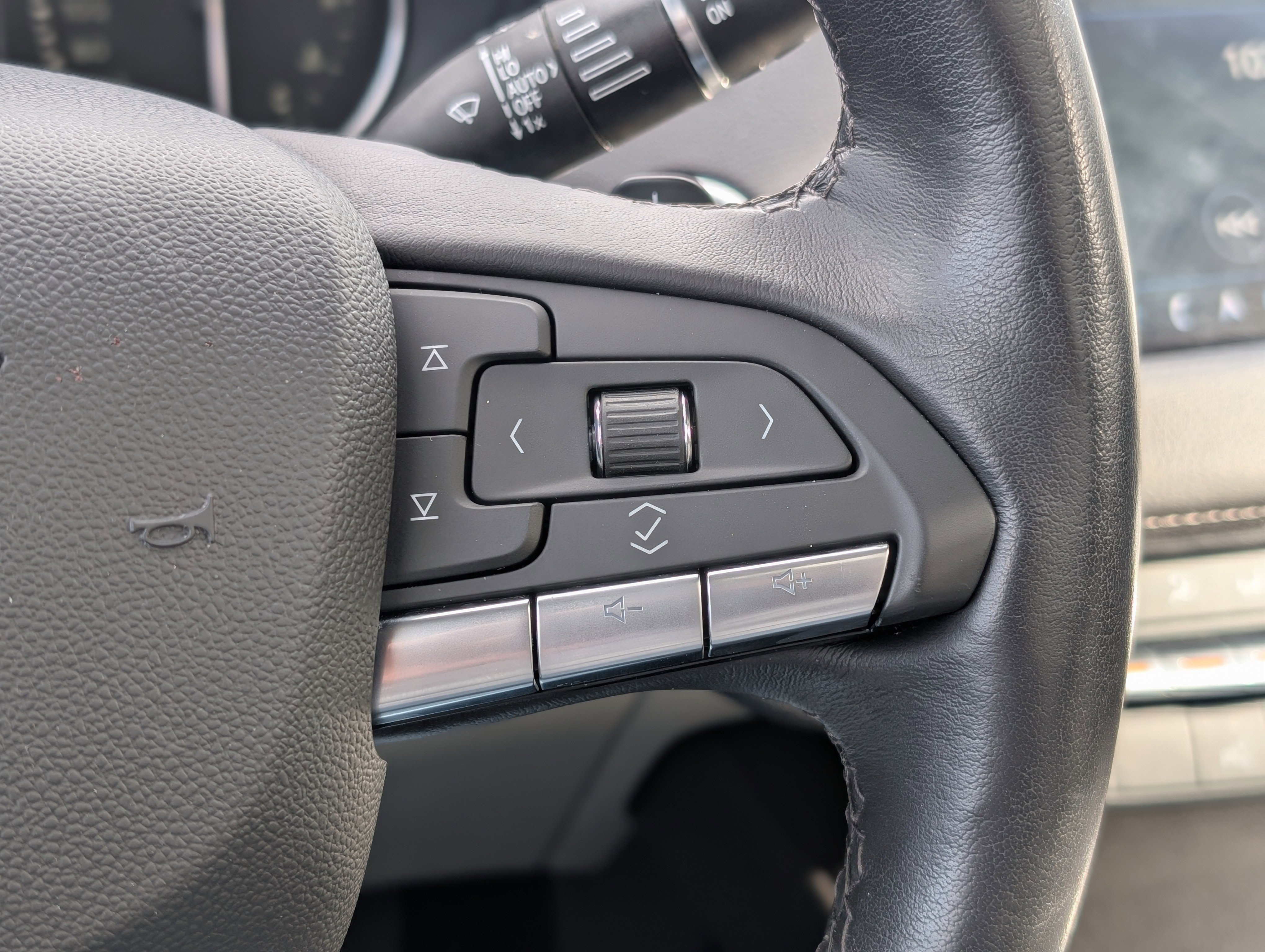 Used 2022 Cadillac XT4 Premium Luxury w/ Sun And Sound Package image 19