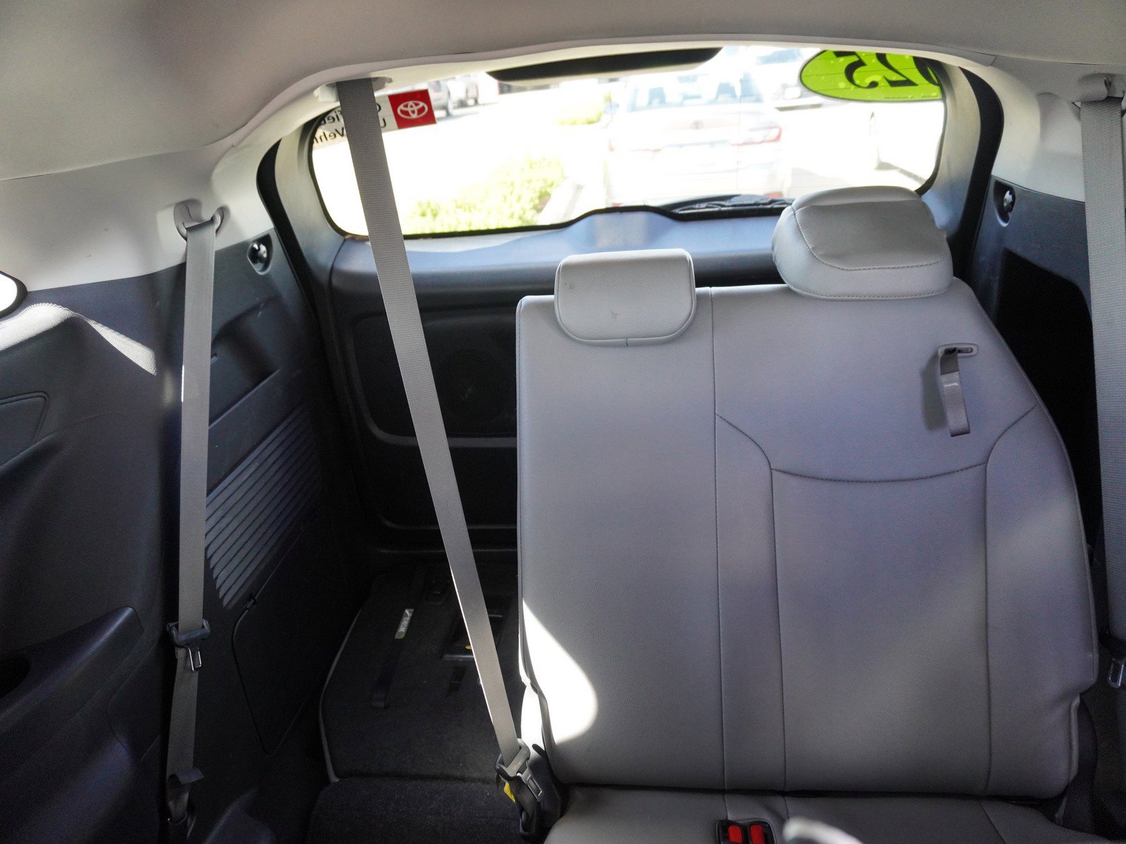 Used 2025 Toyota Sienna XLE image 12