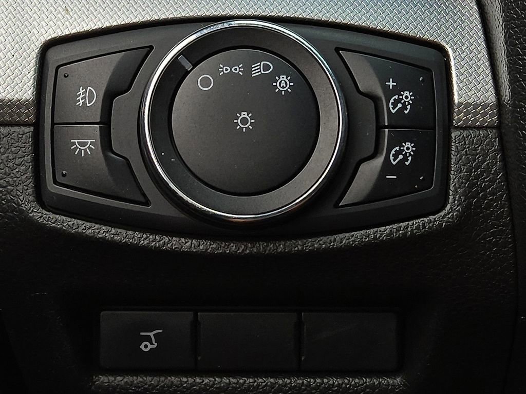 Used 2014 Ford Explorer XLT w/ Equipment Group 202A AWD/4WD image 17