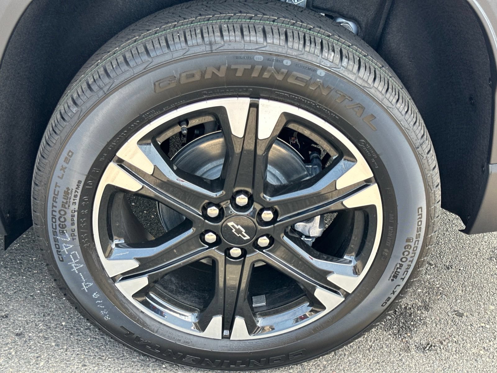 New 2027 Chevrolet Traverse LT w/ Sun and Wheel Package AWD/4WD image 11