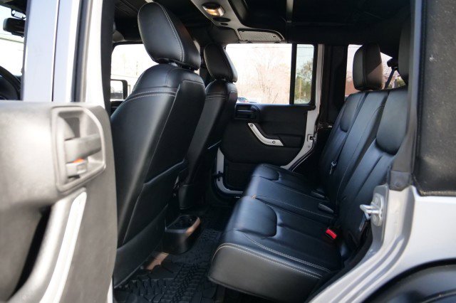 Used 2016 Jeep Wrangler Unlimited Rubicon w/ Connectivity Group image 34