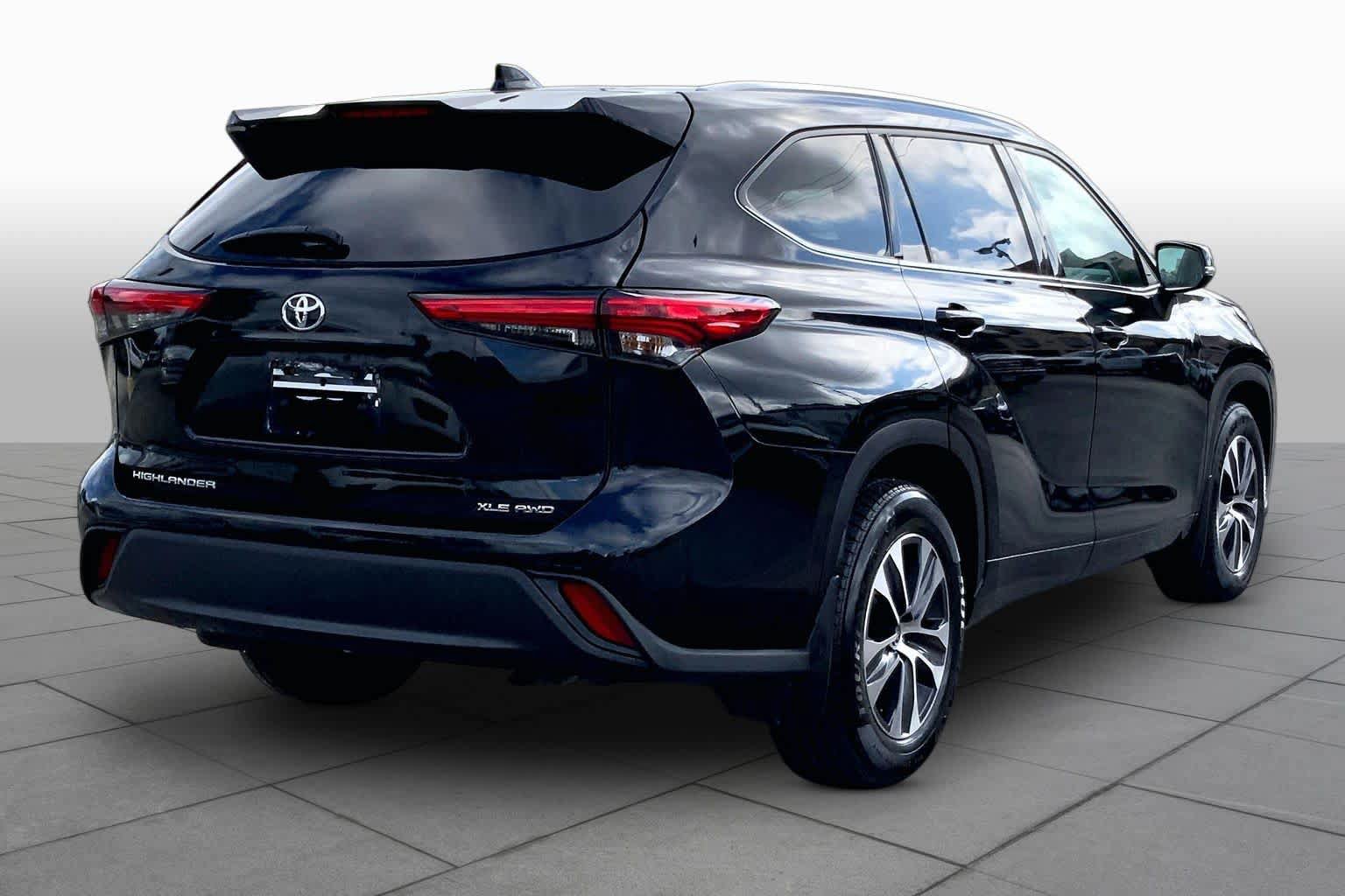 Used 2020 Toyota Highlander XLE AWD/4WD image 13