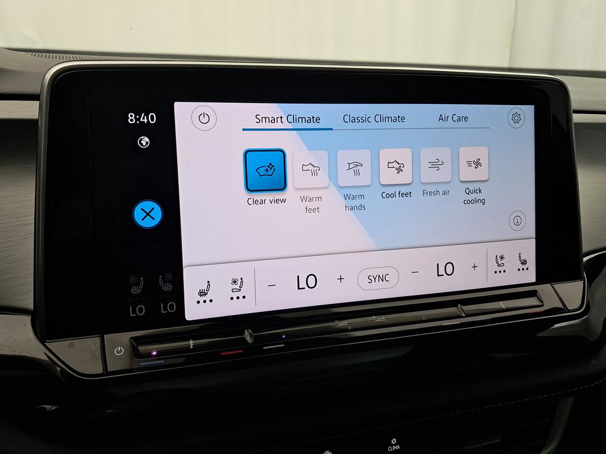 Used 2025 Volkswagen Atlas Cross Sport SE image 24