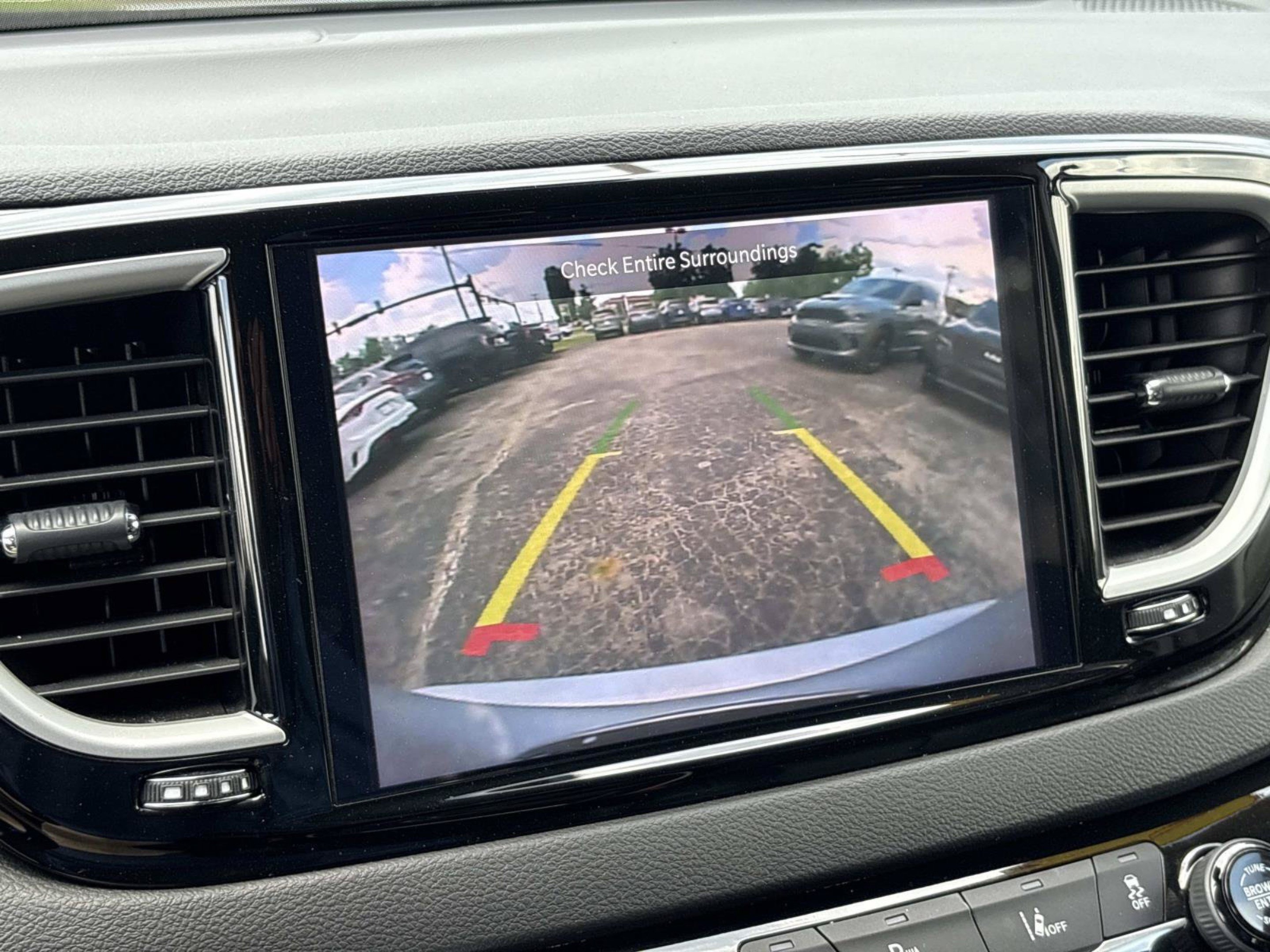 Used 2024 Chrysler Pacifica Touring-L FWD image 27