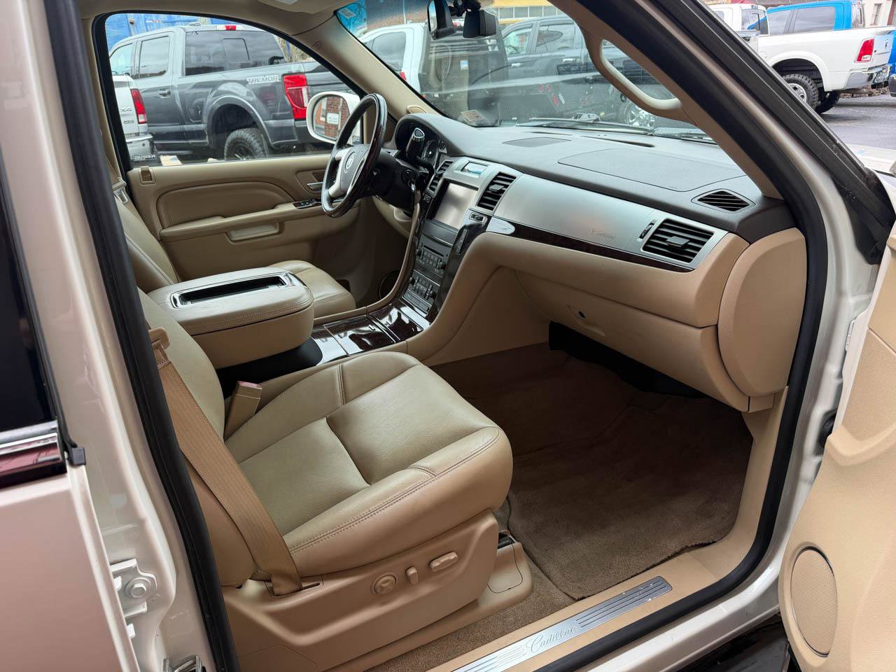 Used 2013 Cadillac Escalade EXT Luxury image 19