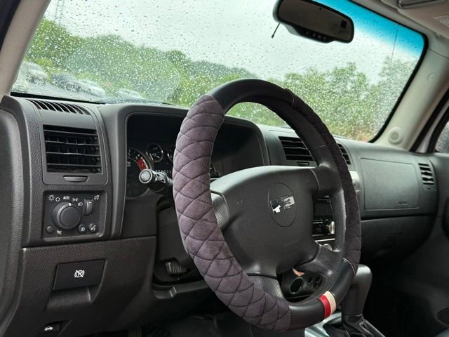 Used 2009 HUMMER H3T AWD/4WD image 2