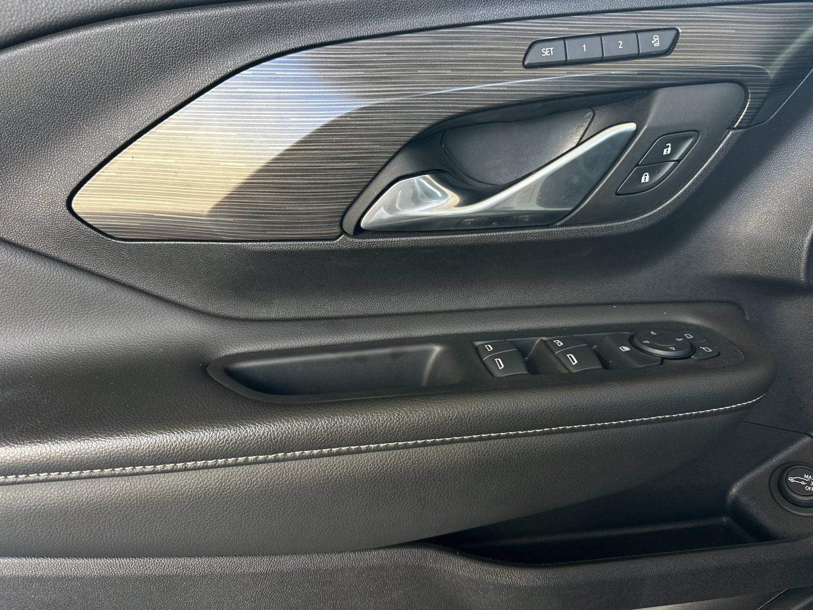 Used 2024 GMC Terrain SLT image 10