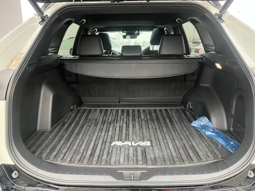 Used 2022 Toyota RAV4 XSE w/ XSE Grade Weather Package image 28