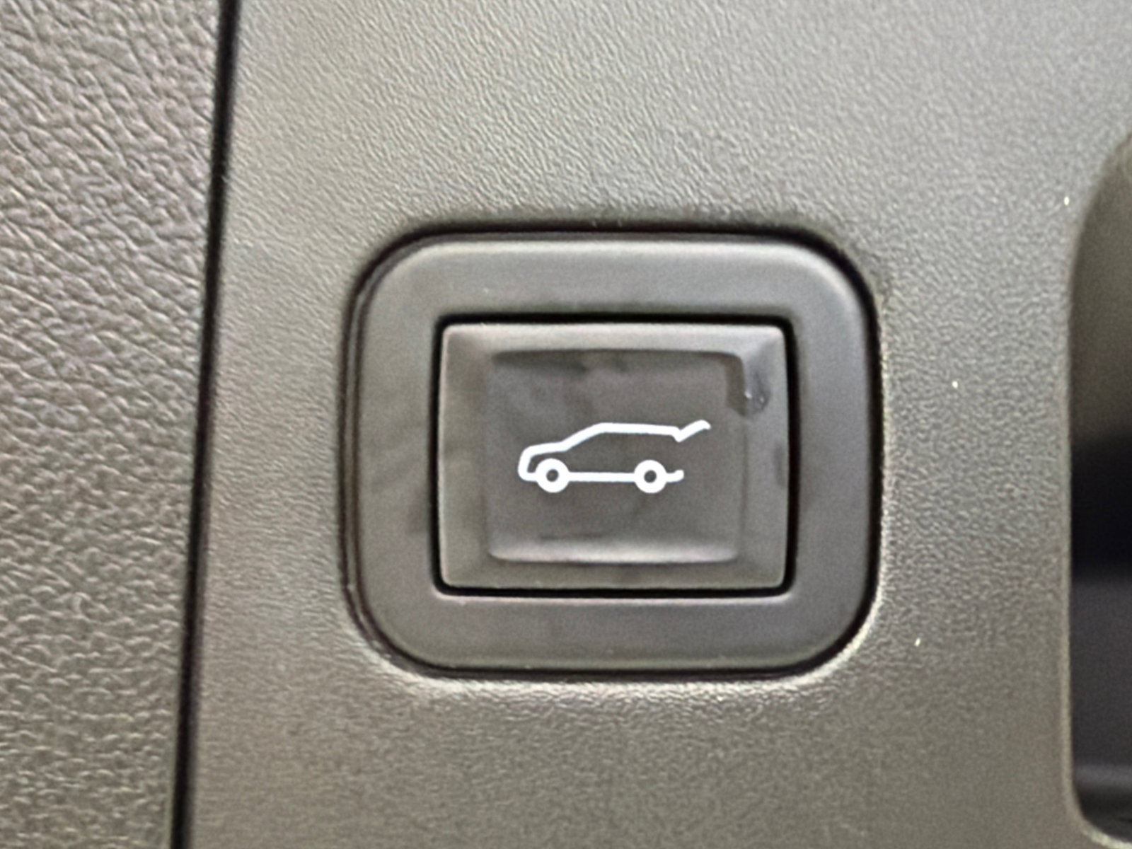 Used 2023 Cadillac XT4 Premium Luxury FWD image 19