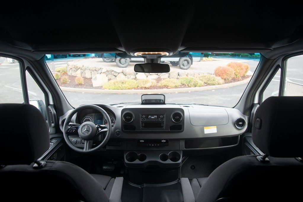 Used 2025 Mercedes-Benz Sprinter 2500 image 30