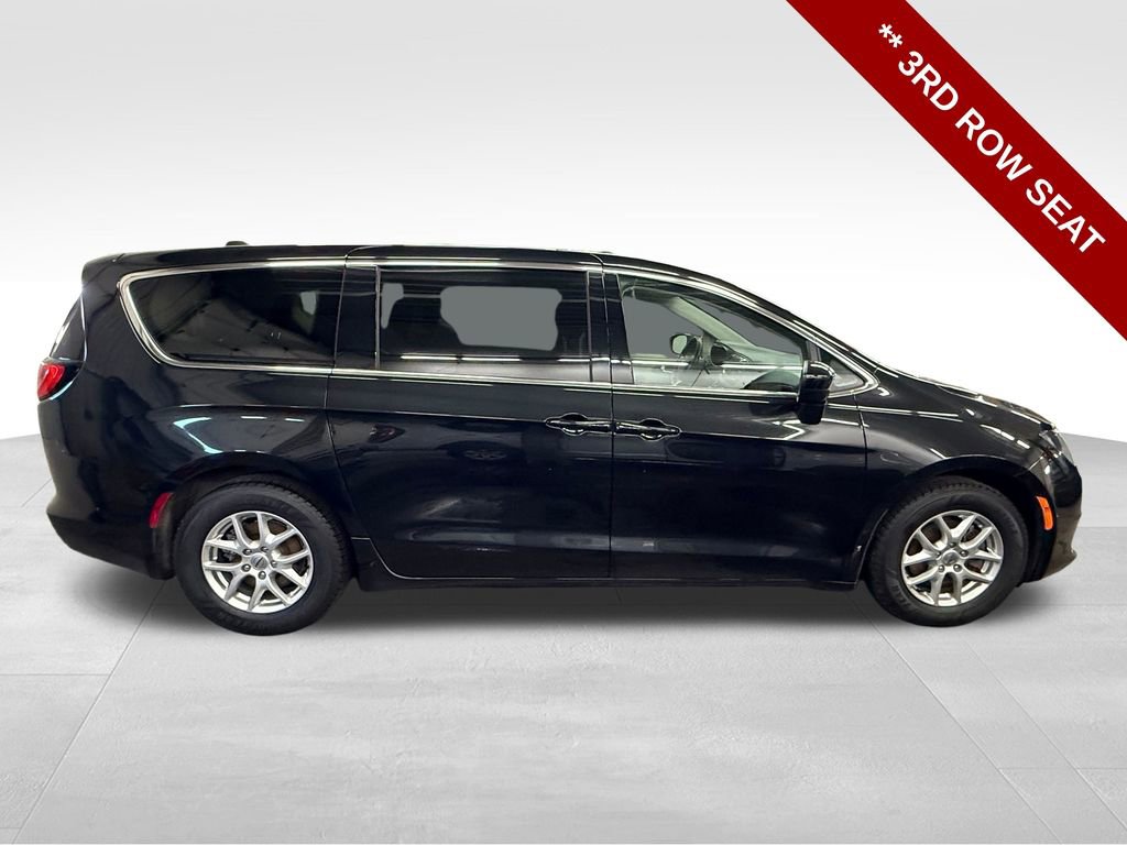 Used 2022 Chrysler Voyager LX FWD image 8