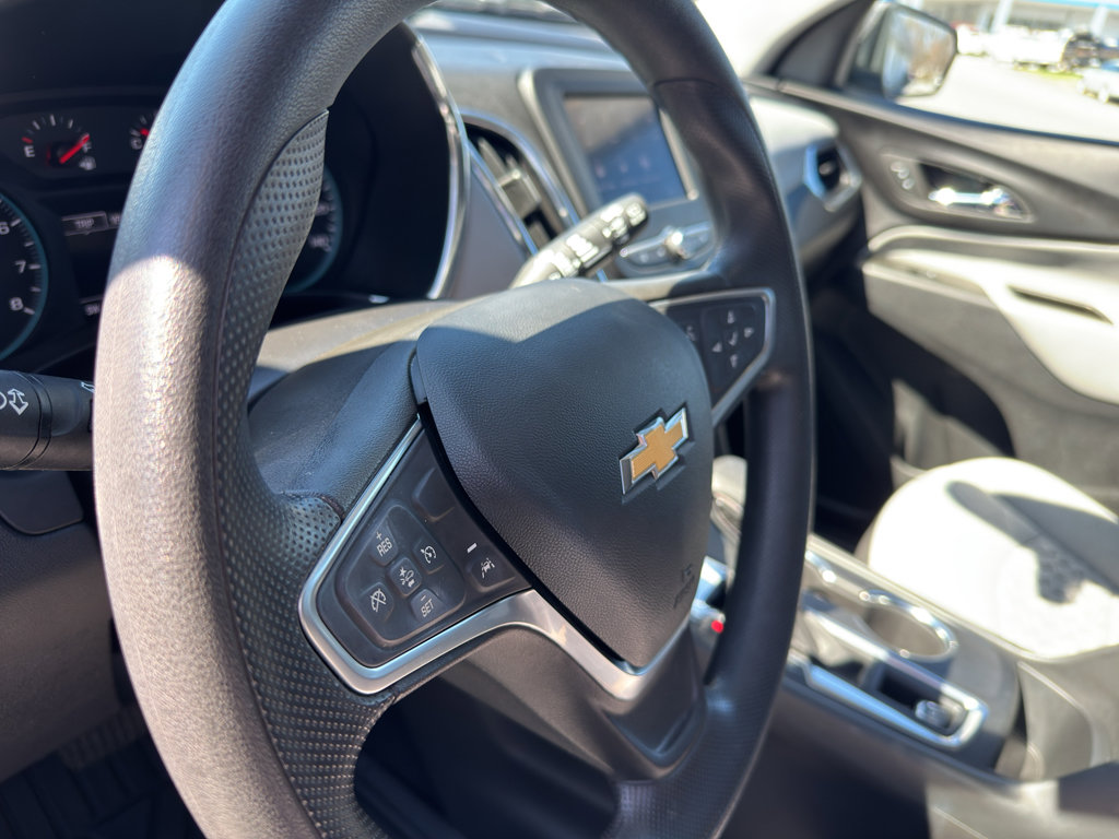 Used 2023 Chevrolet Equinox LS image 9