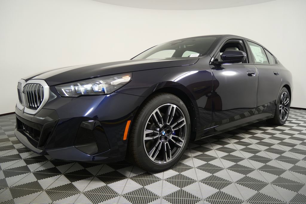 Used 2026 BMW 530i xDrive w/ M Sport Package AWD/4WD image 7