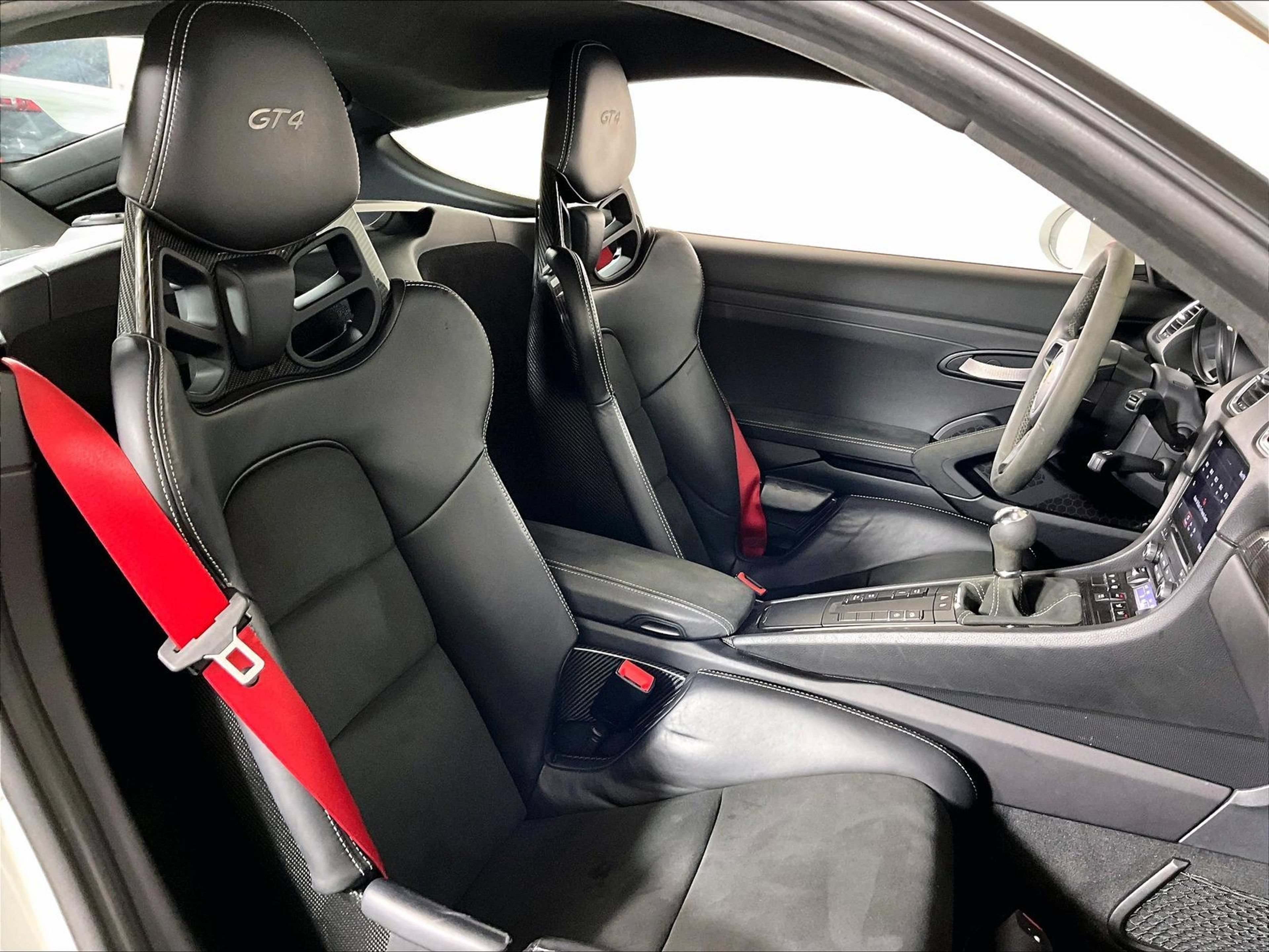 Certified 2022 Porsche 718 Cayman GT4 RWD image 18
