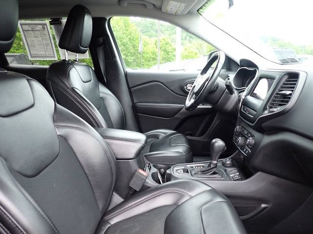 Used 2020 Jeep Cherokee Latitude Plus w/ Cold Weather Group AWD/4WD image 9